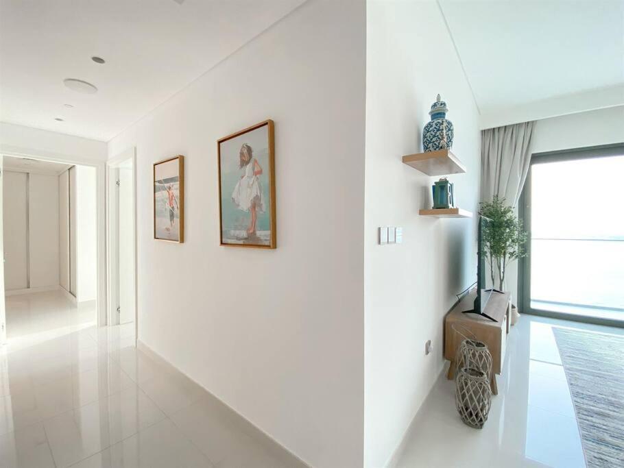 Trophy 2bdr Sandy Shores Retreat With Panoramic Sea View & Private Access Appartement Dubai