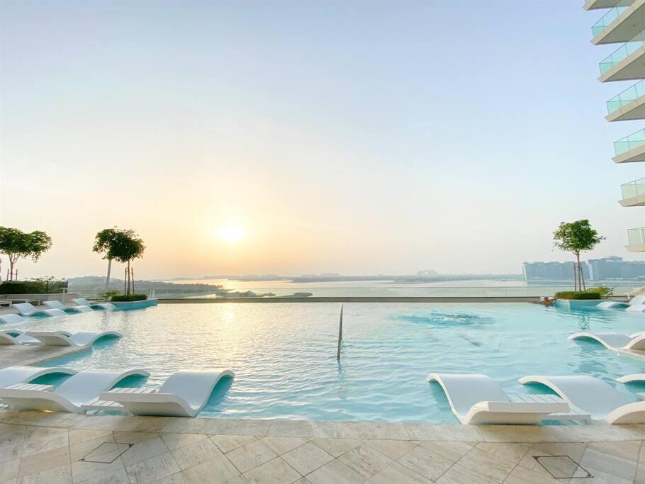 Trophy 2bdr Sandy Shores Retreat With Panoramic Sea View & Private Access Appartement Dubai